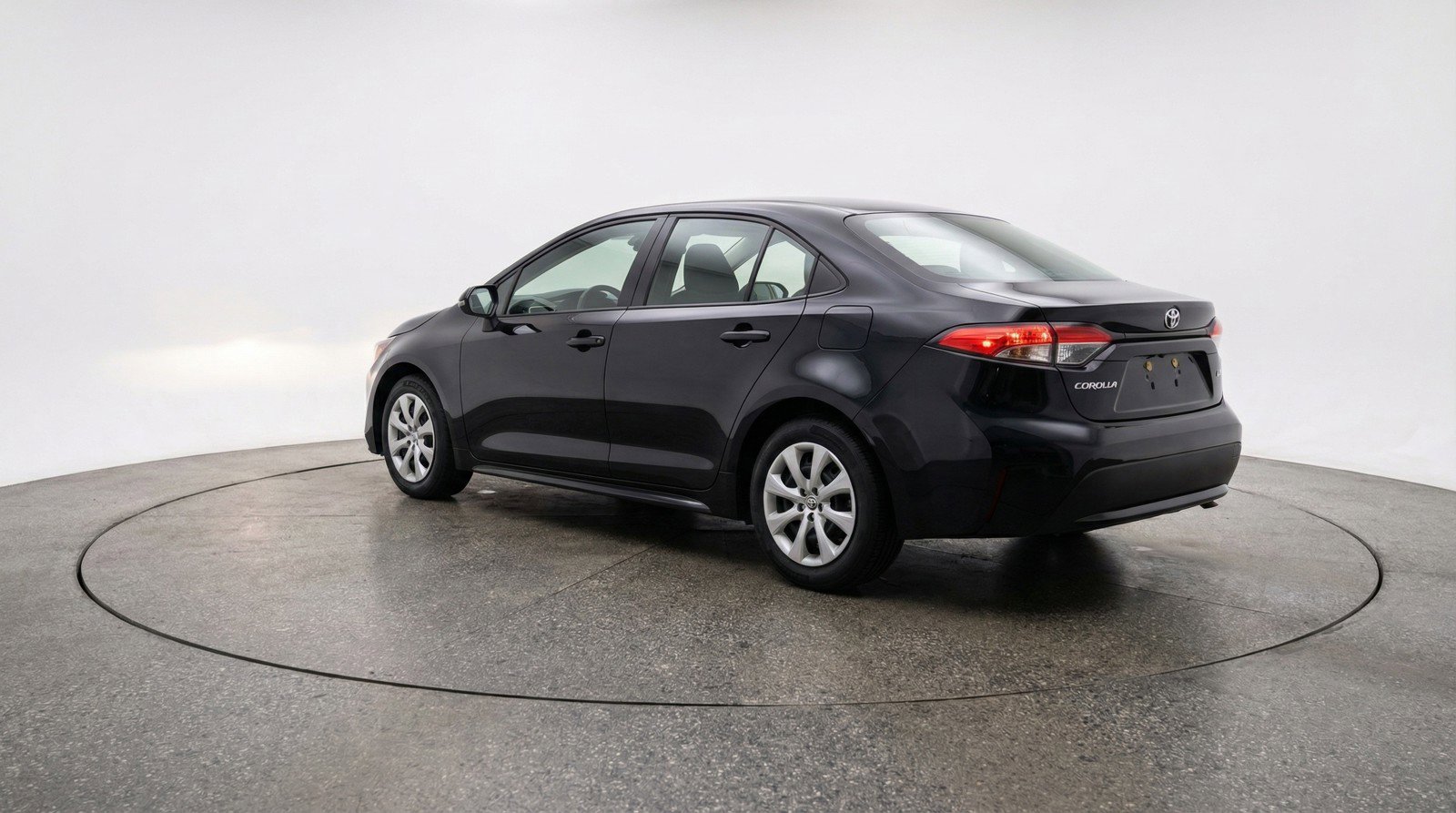 Used 2025 Toyota Corolla LE image 6