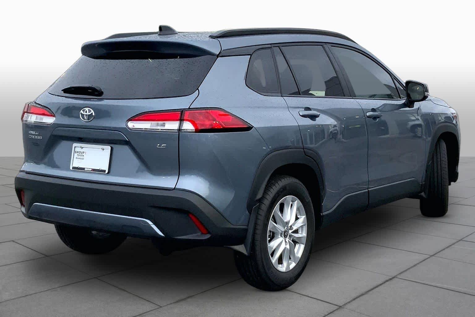 Used 2025 Toyota Corolla Cross LE FWD image 13