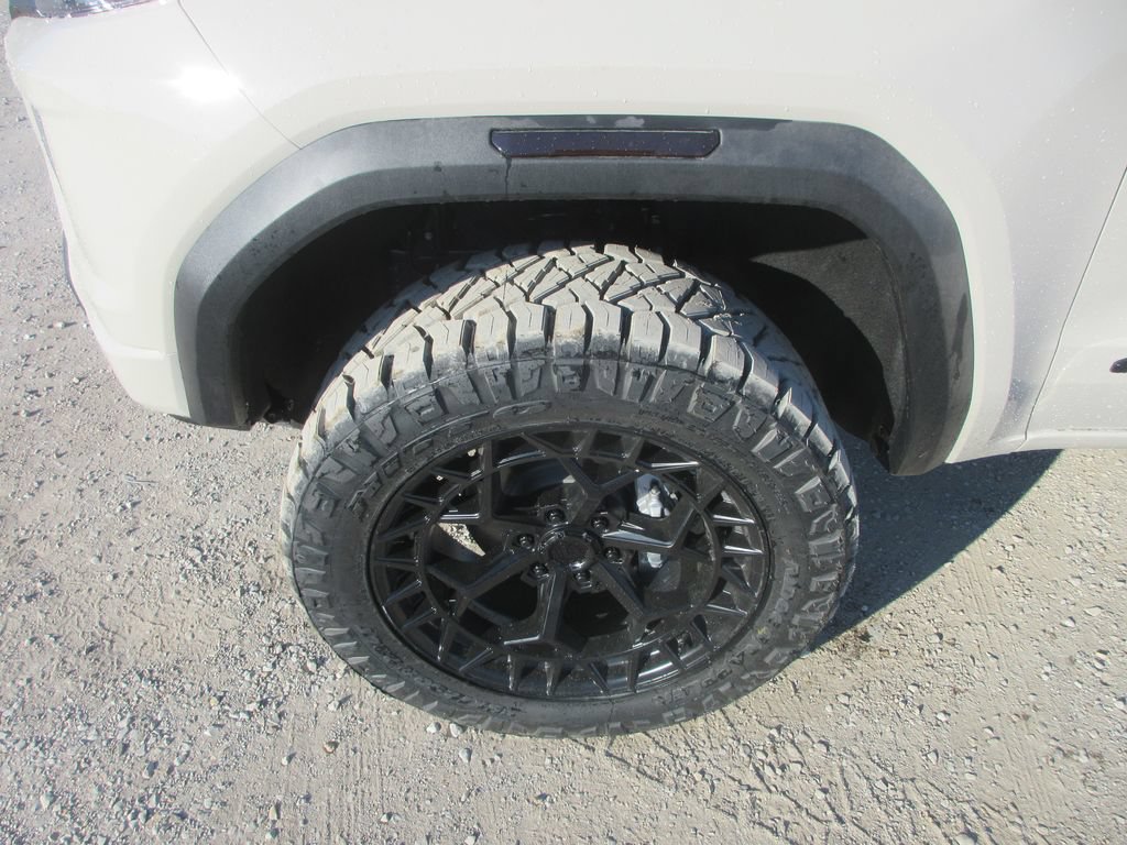 New 2026 GMC Canyon AT4 w/ Technology Plus Package AWD/4WD image 12