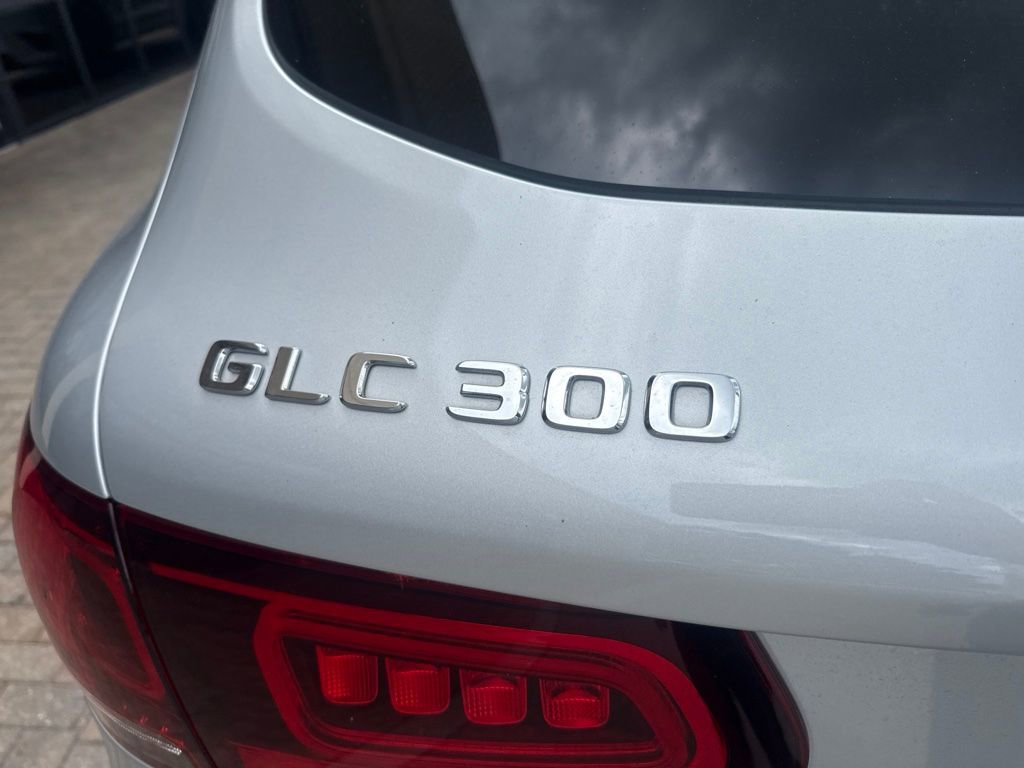 Used 2020 Mercedes-Benz GLC 300 4MATIC image 5