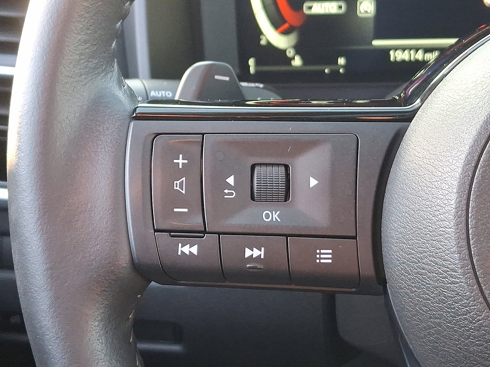 Used 2024 Nissan Rogue SL w/ SL Premium Package image 23