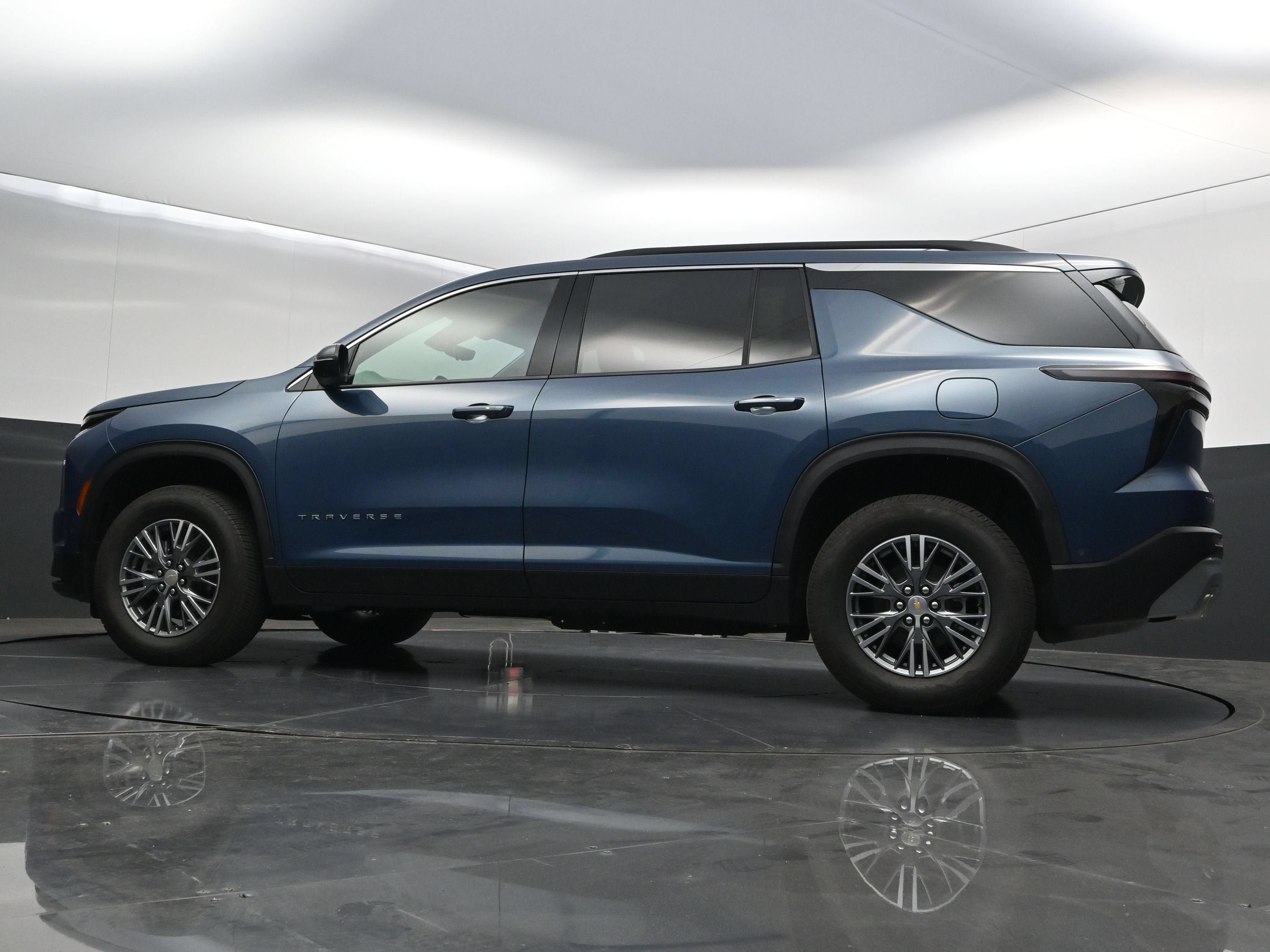 Certified 2026 Chevrolet Traverse LT w/ Enhanced Driving Package FWD image 47