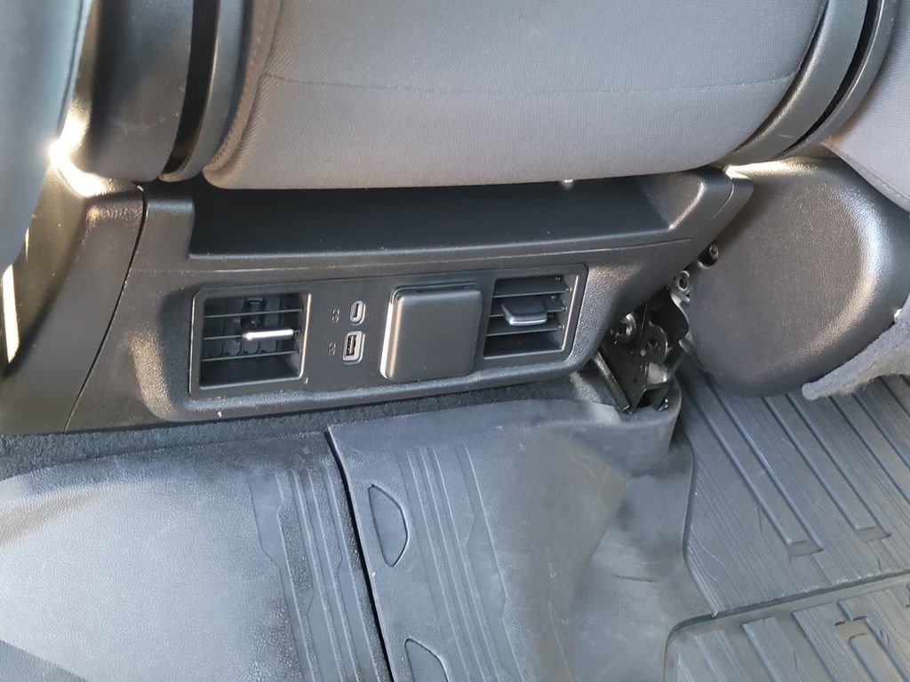 Used 2023 GMC Sierra 1500 SLE image 17