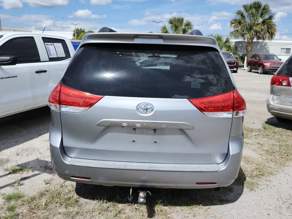 Used 2014 Toyota Sienna LE FWD image 4