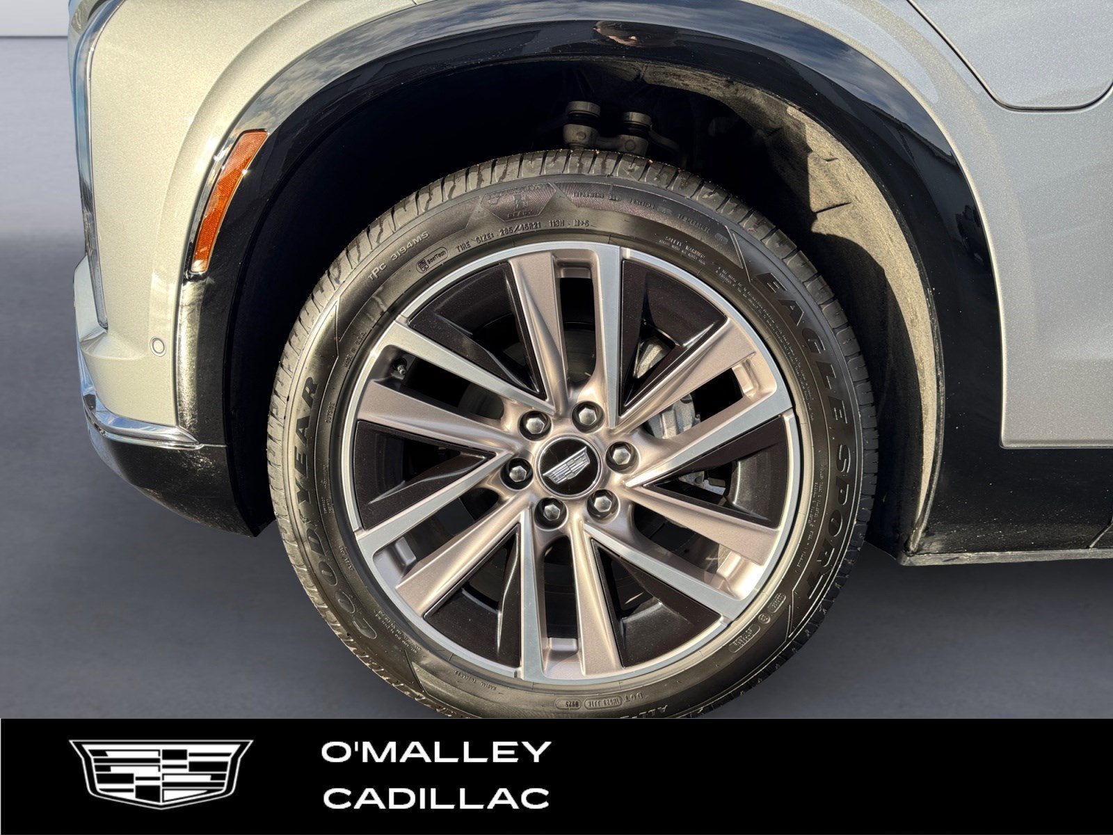 New 2026 Cadillac Vistiq Luxury w/ LPO, Floor Liner Package AWD/4WD image 9