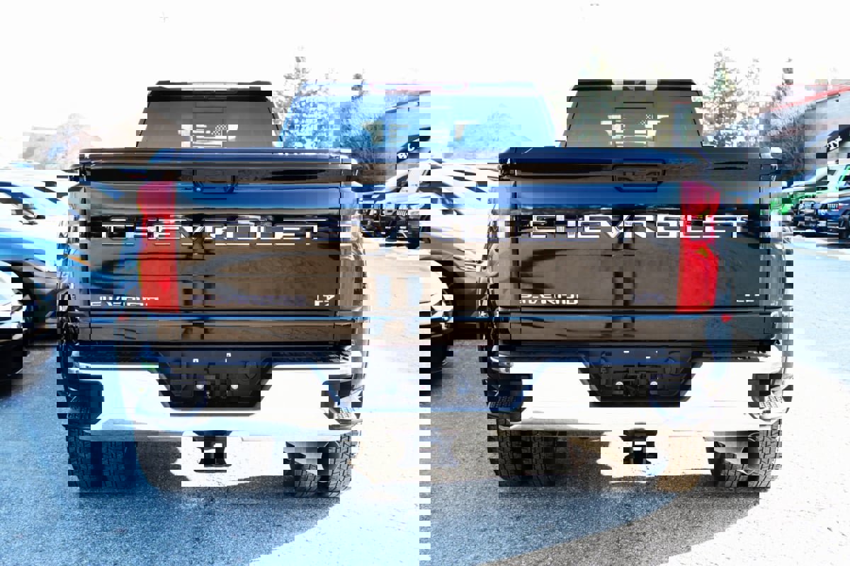 Used 2023 Chevrolet Silverado 3500 LTZ w/ LTZ Convenience Package image 4