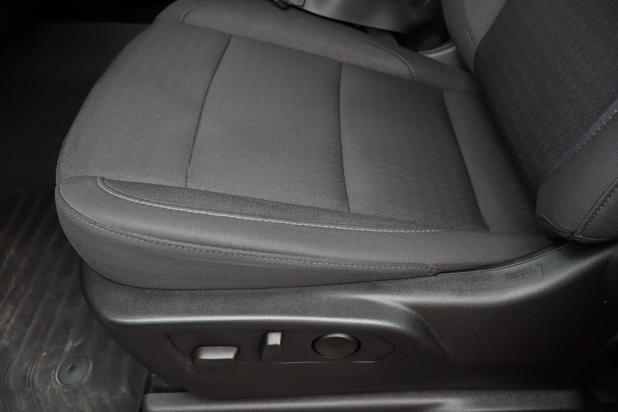 Used 2025 Chevrolet Silverado 2500 Custom w/ Custom Value Package image 19