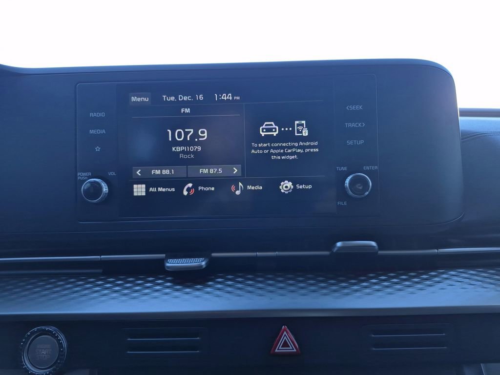 Used 2023 Kia Carnival LX image 10