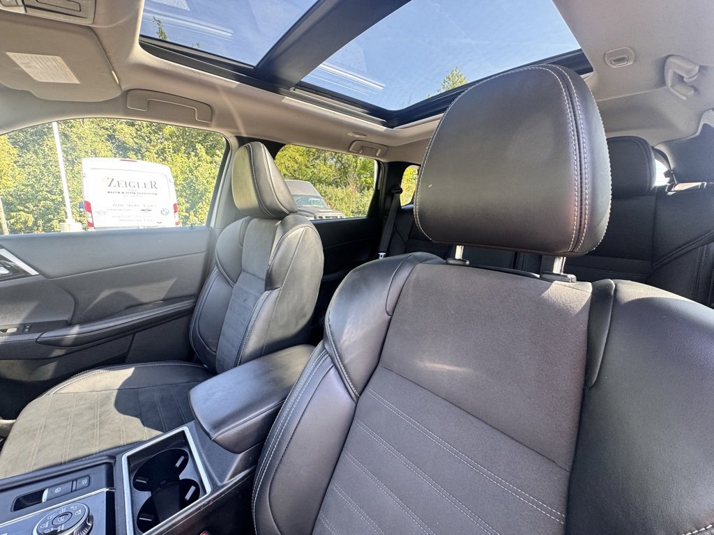 Used 2023 Mitsubishi Outlander 4WD image 21