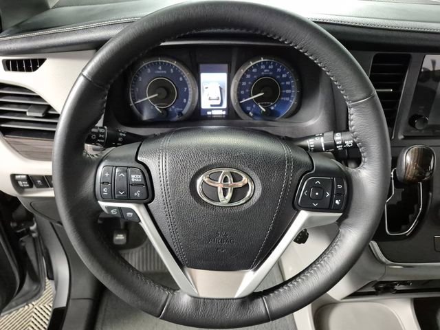 Used 2016 Toyota Sienna XLE Premium image 11