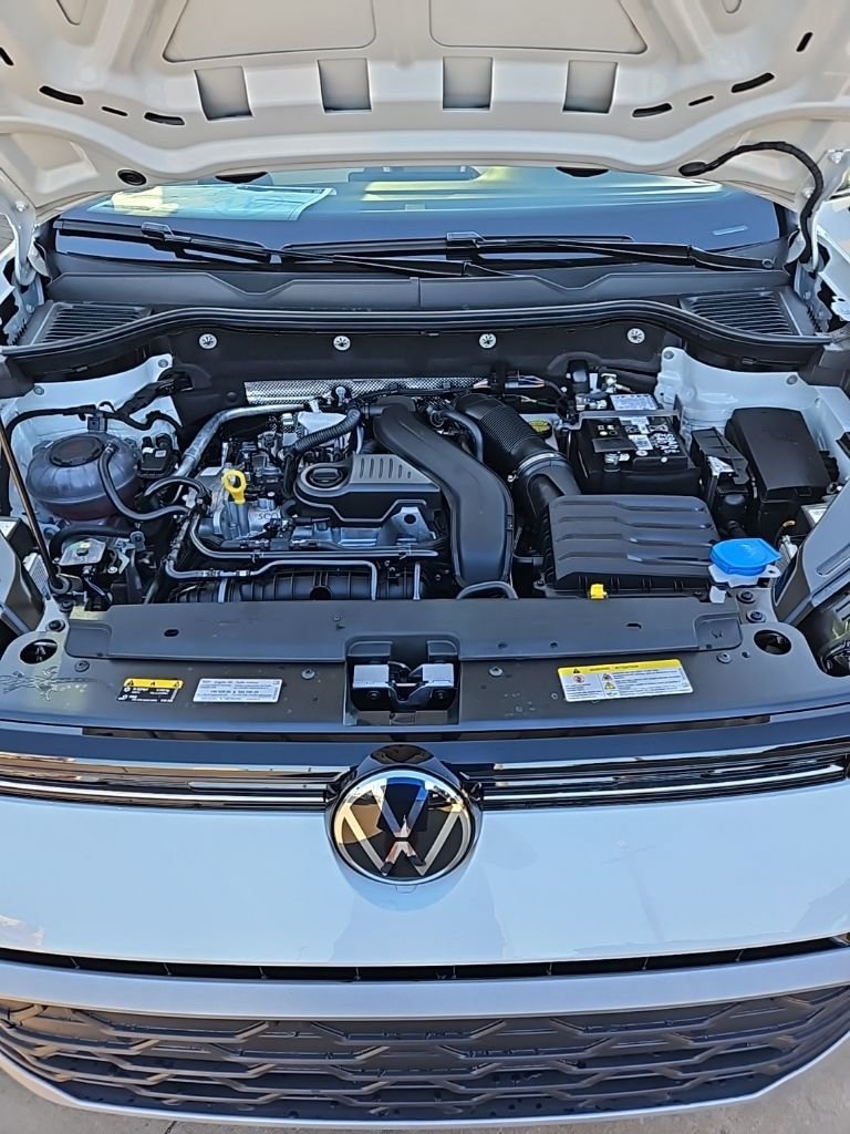 New 2026 Volkswagen Taos SE image 10