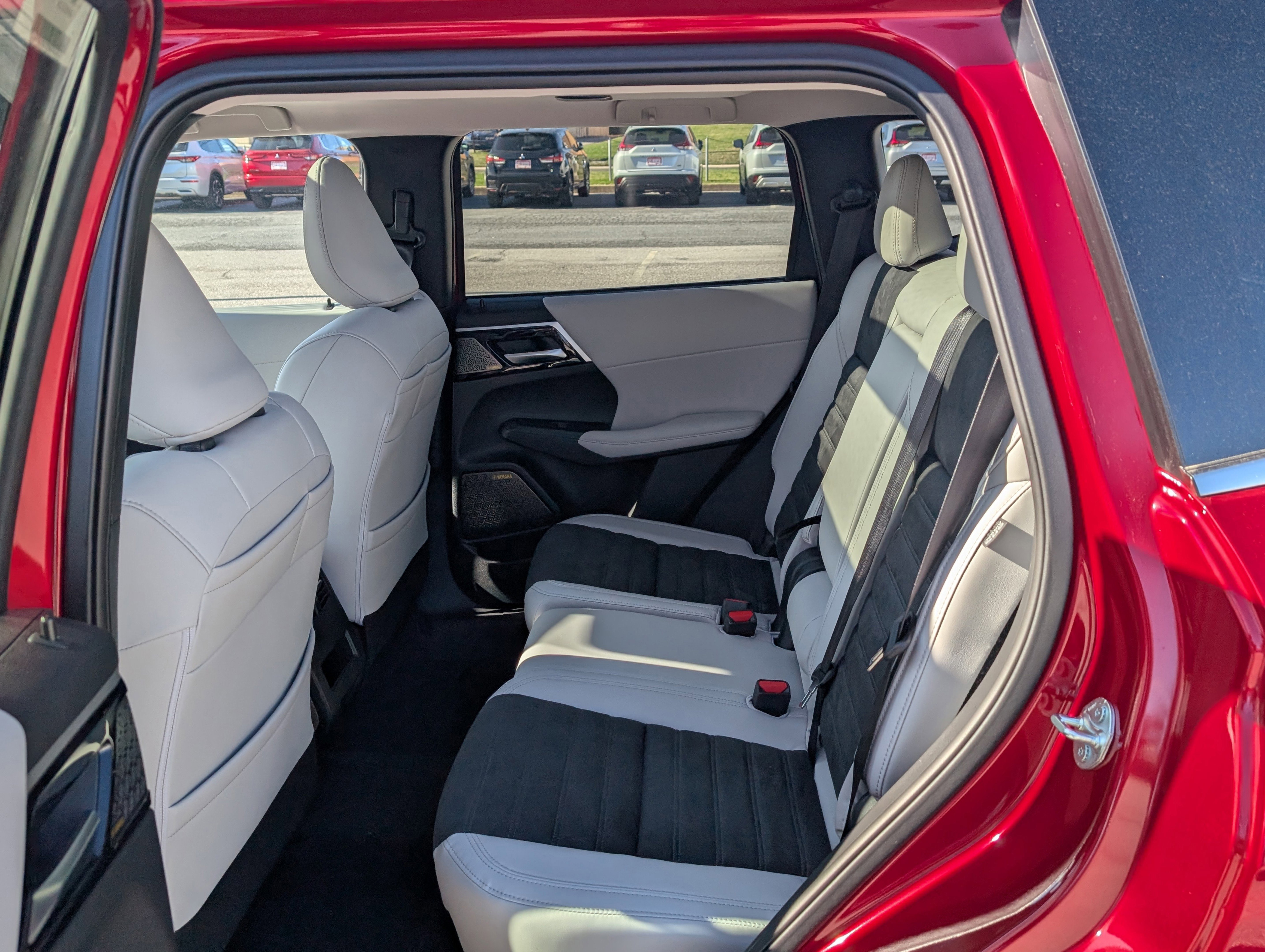 New 2025 Mitsubishi Outlander SE image 14