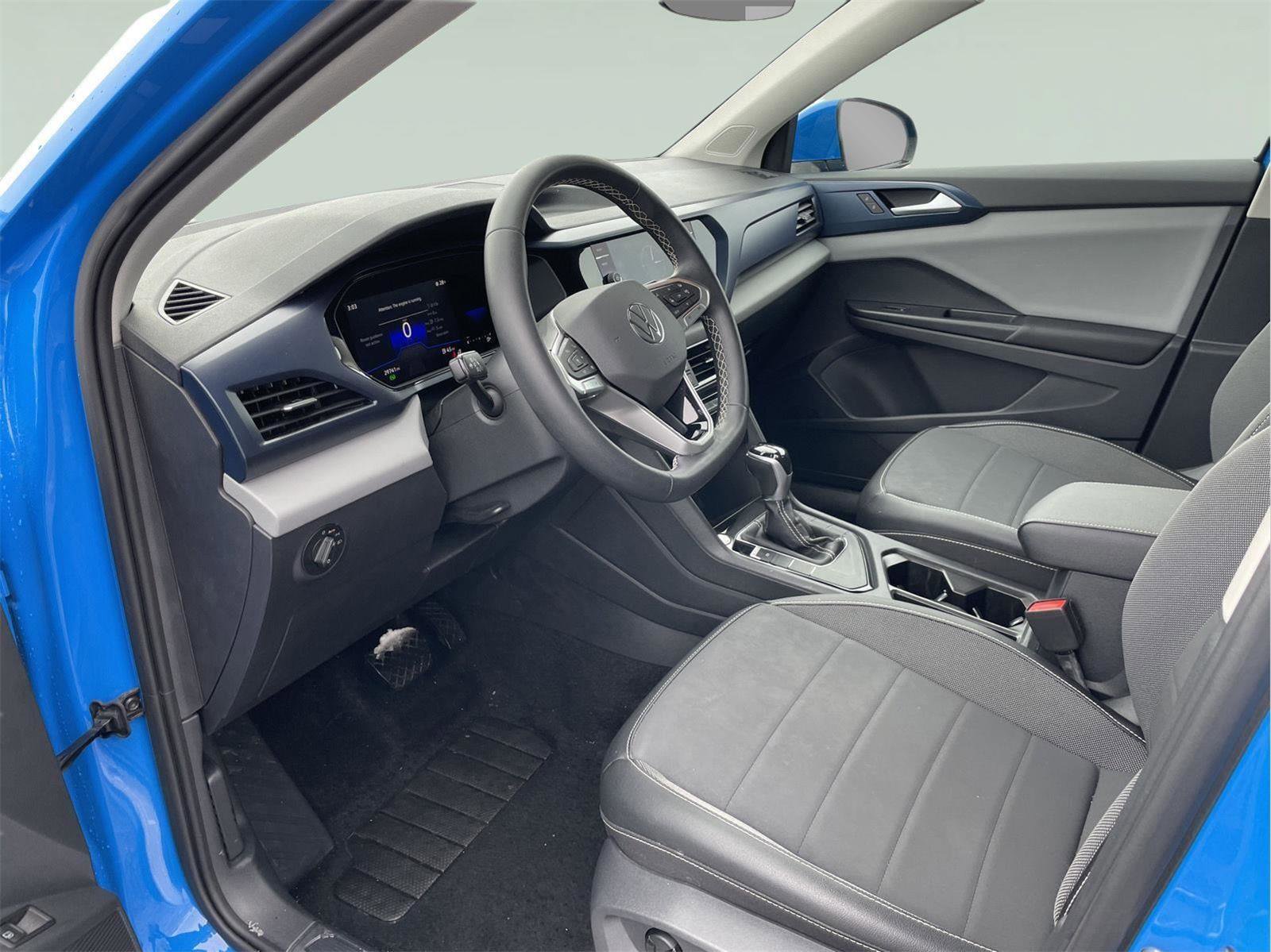 Used 2023 Volkswagen Taos SE w/ Black Wheel Package image 11