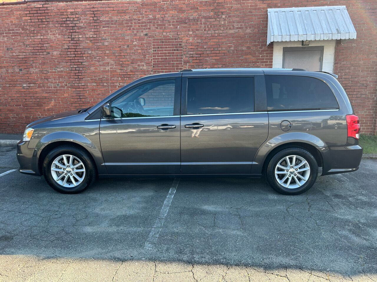Used 2019 Dodge Grand Caravan SXT image 6