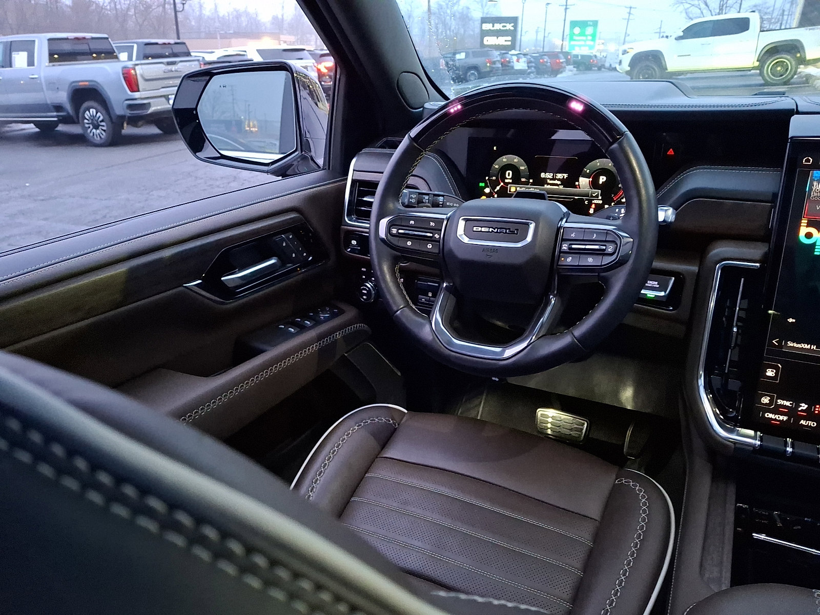 Certified 2025 GMC Yukon XL Denali Ultimate w/ LPO, Illumination Package image 14