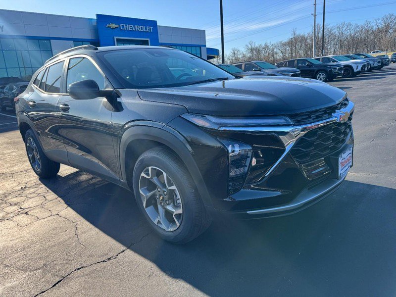 New 2026 Chevrolet Trax LT w/ Driver Confidence Package image 2