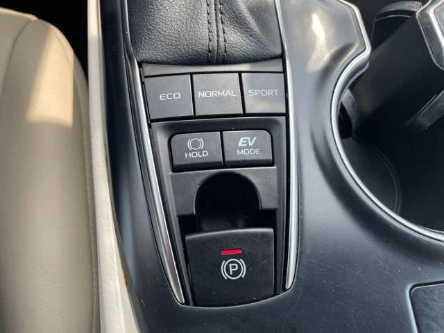 Used 2020 Toyota Camry XLE w/ Sunroof Package FWD image 18