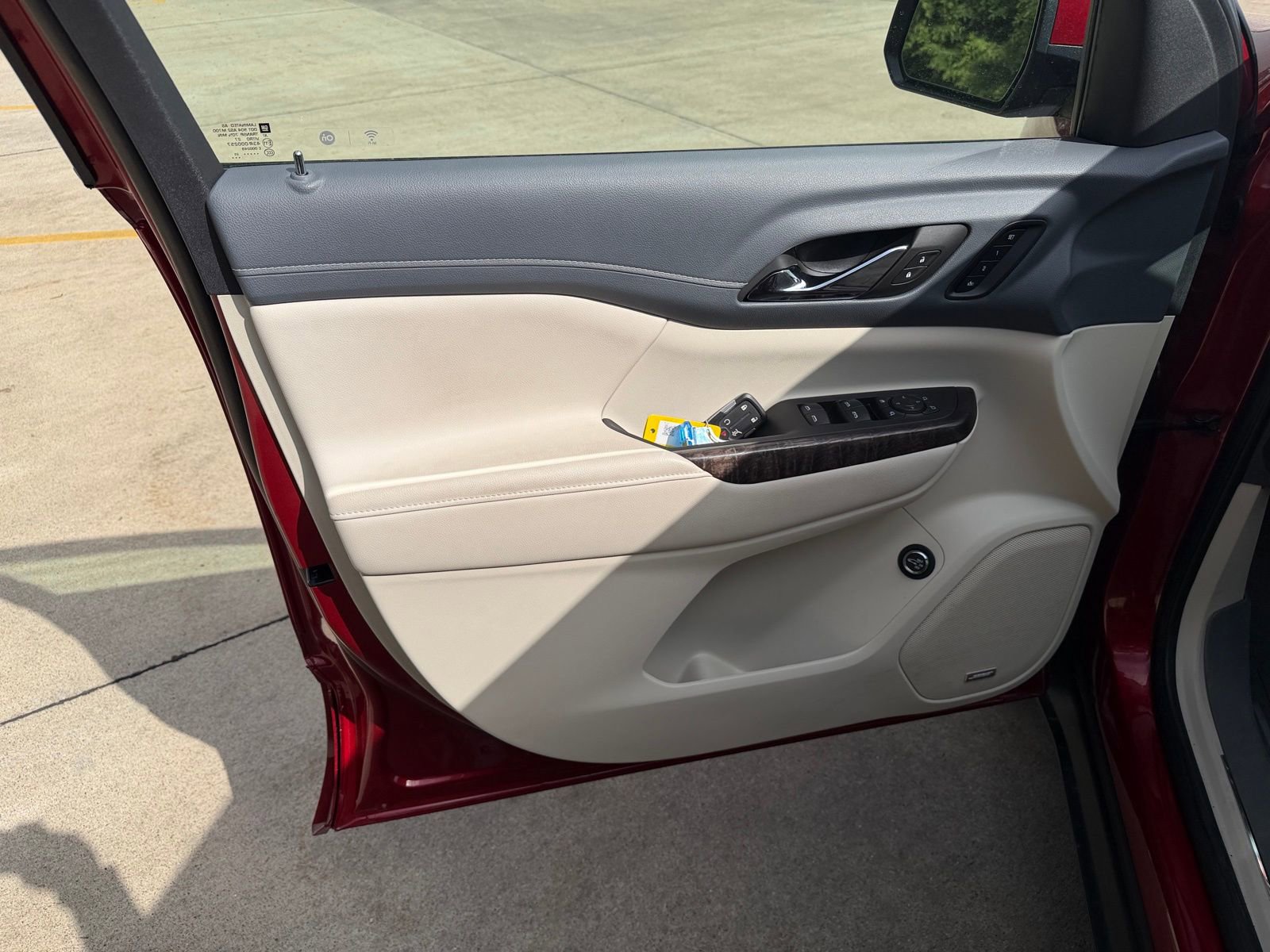 Used 2023 GMC Acadia Denali w/ Denali Ultimate Package AWD/4WD image 9