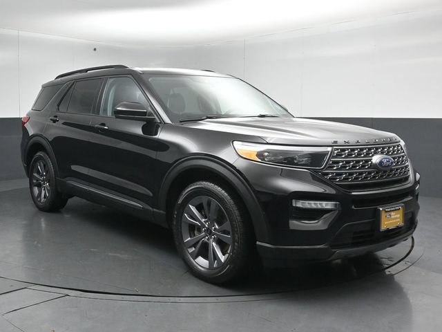 Certified 2024 Ford Explorer XLT w/ Equipment Group 202A AWD/4WD image 1