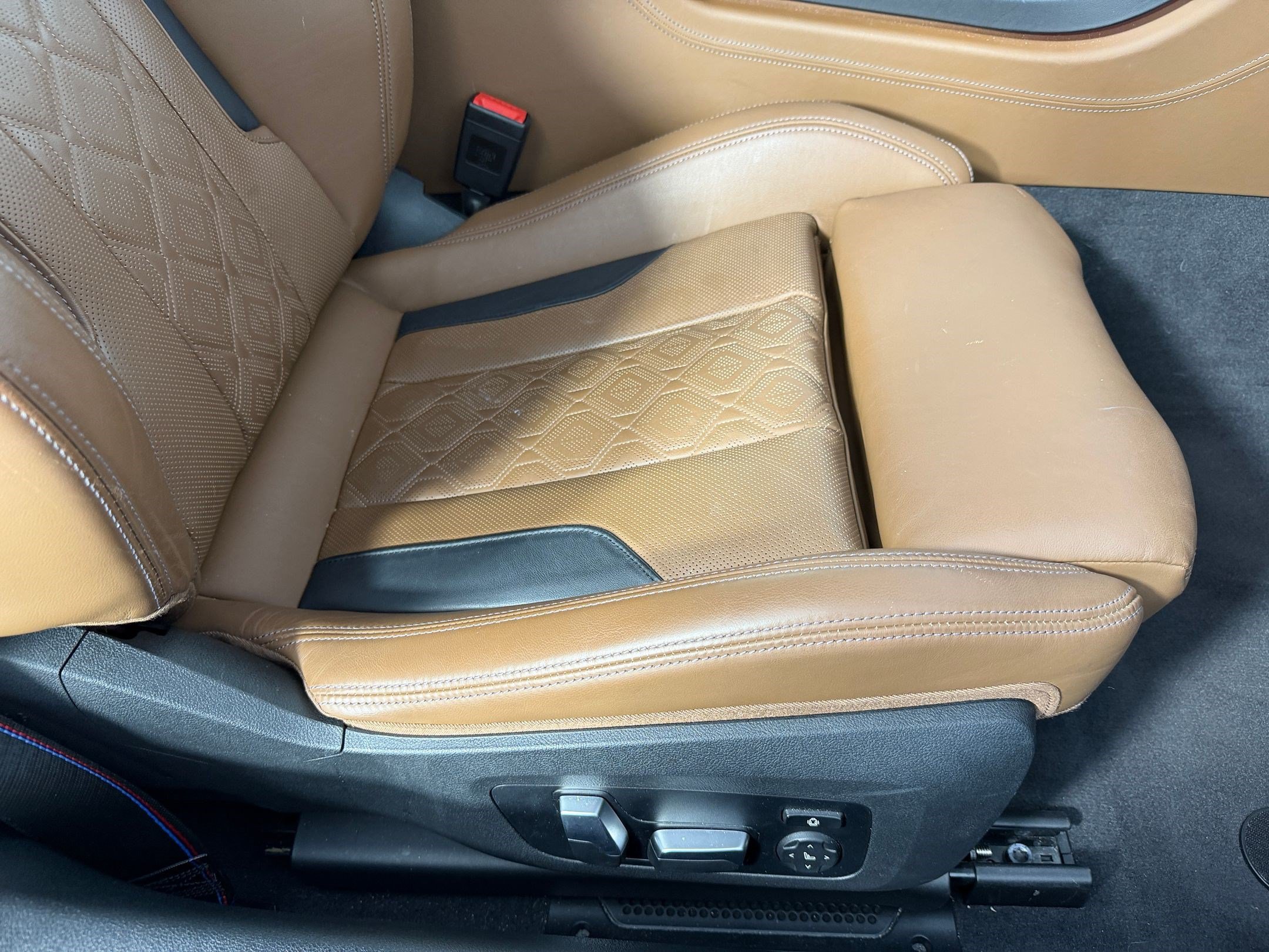 Used 2023 BMW M8 Competition w/ M Carbon Exterior Package AWD/4WD image 32