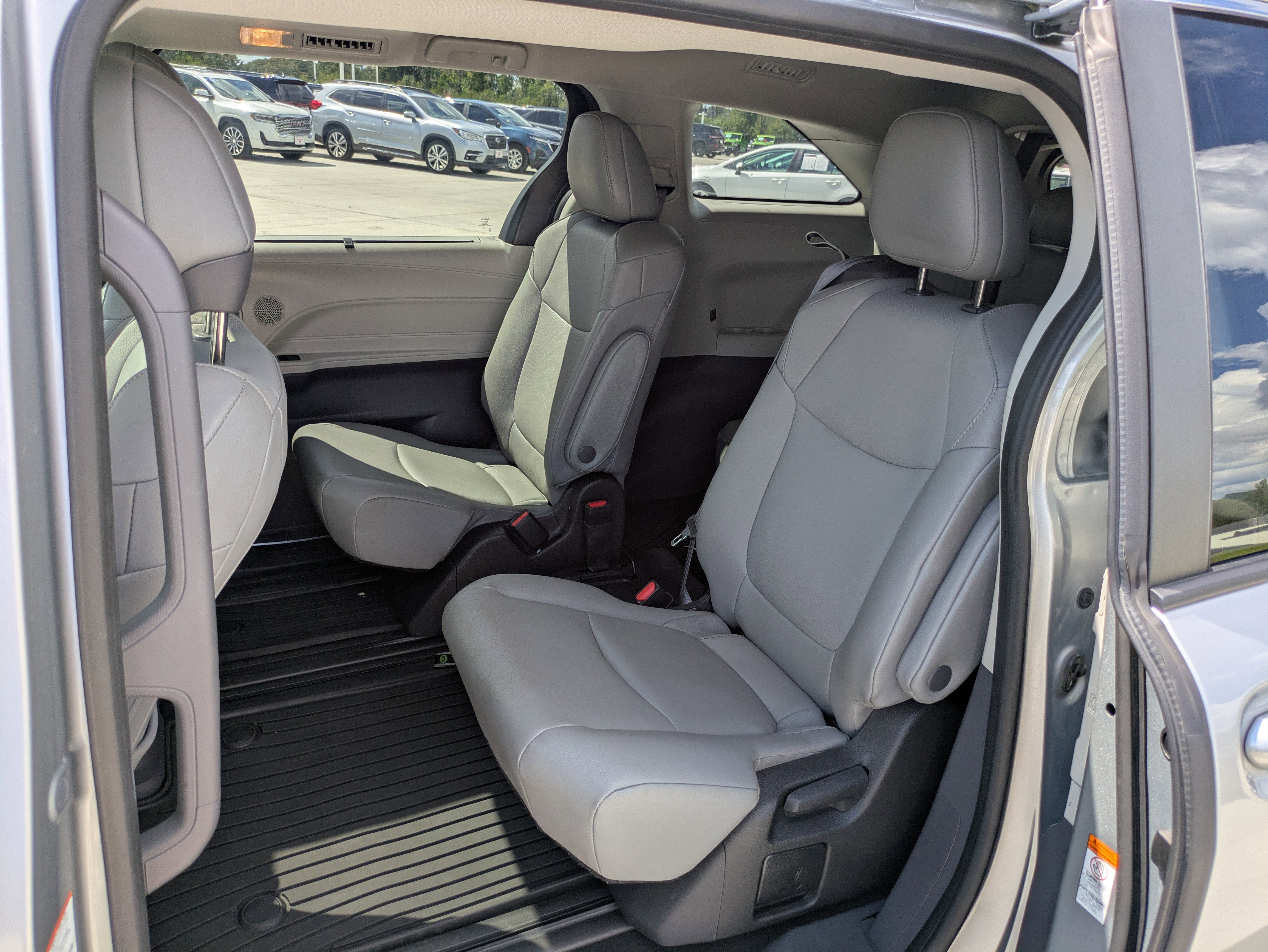 Certified 2022 Toyota Sienna XLE image 14