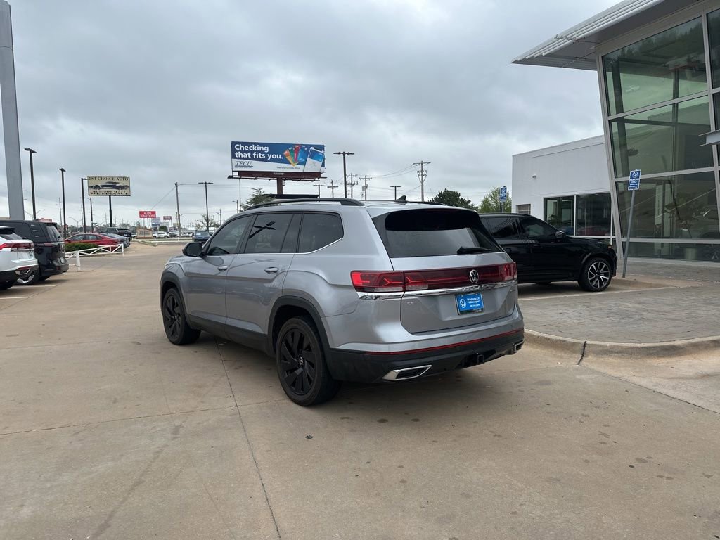 Used 2024 Volkswagen Atlas SE w/ Black Wheel Package AWD/4WD image 7