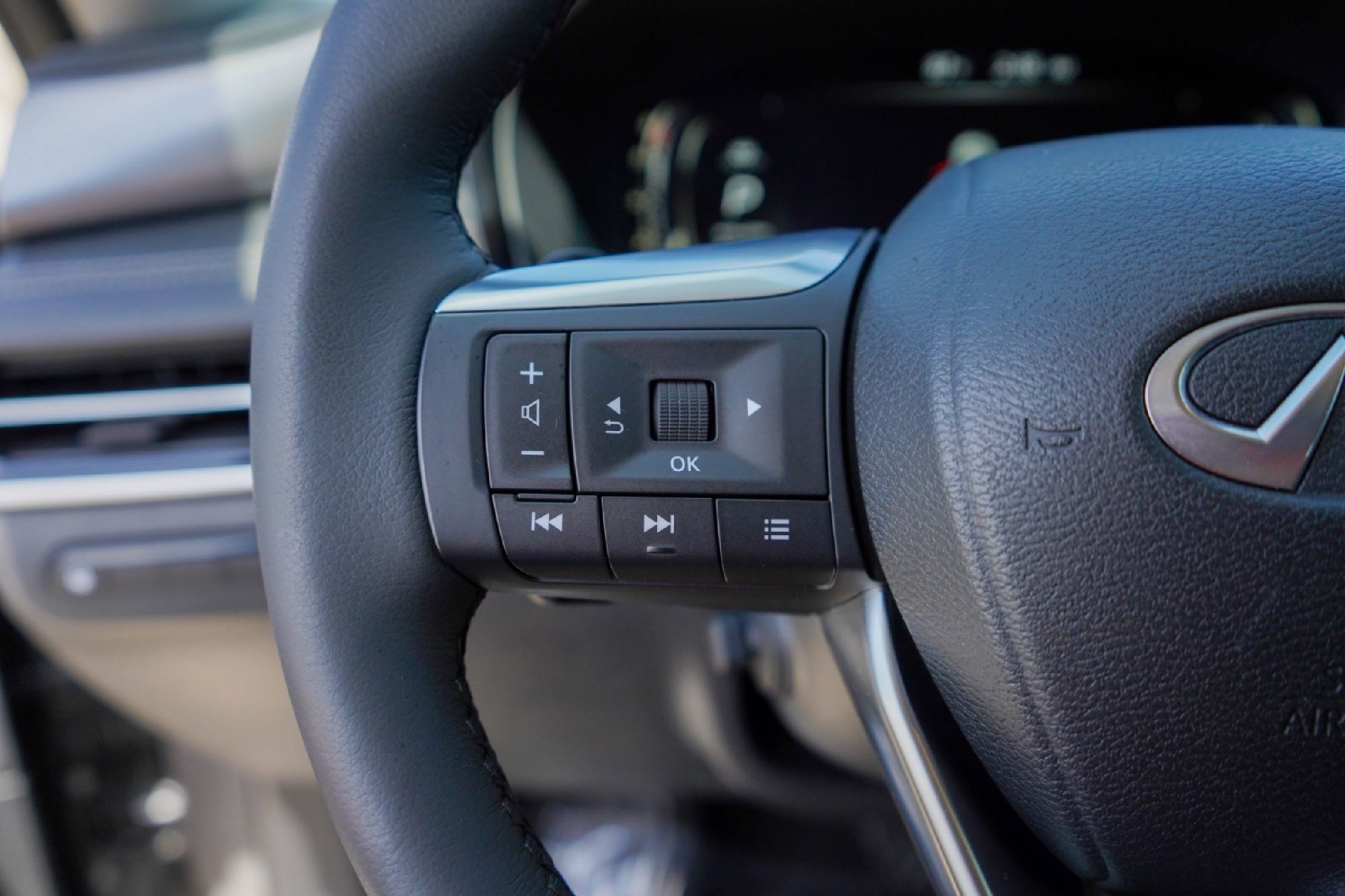 Certified 2023 INFINITI QX60 Luxe w/ Cargo Package image 12