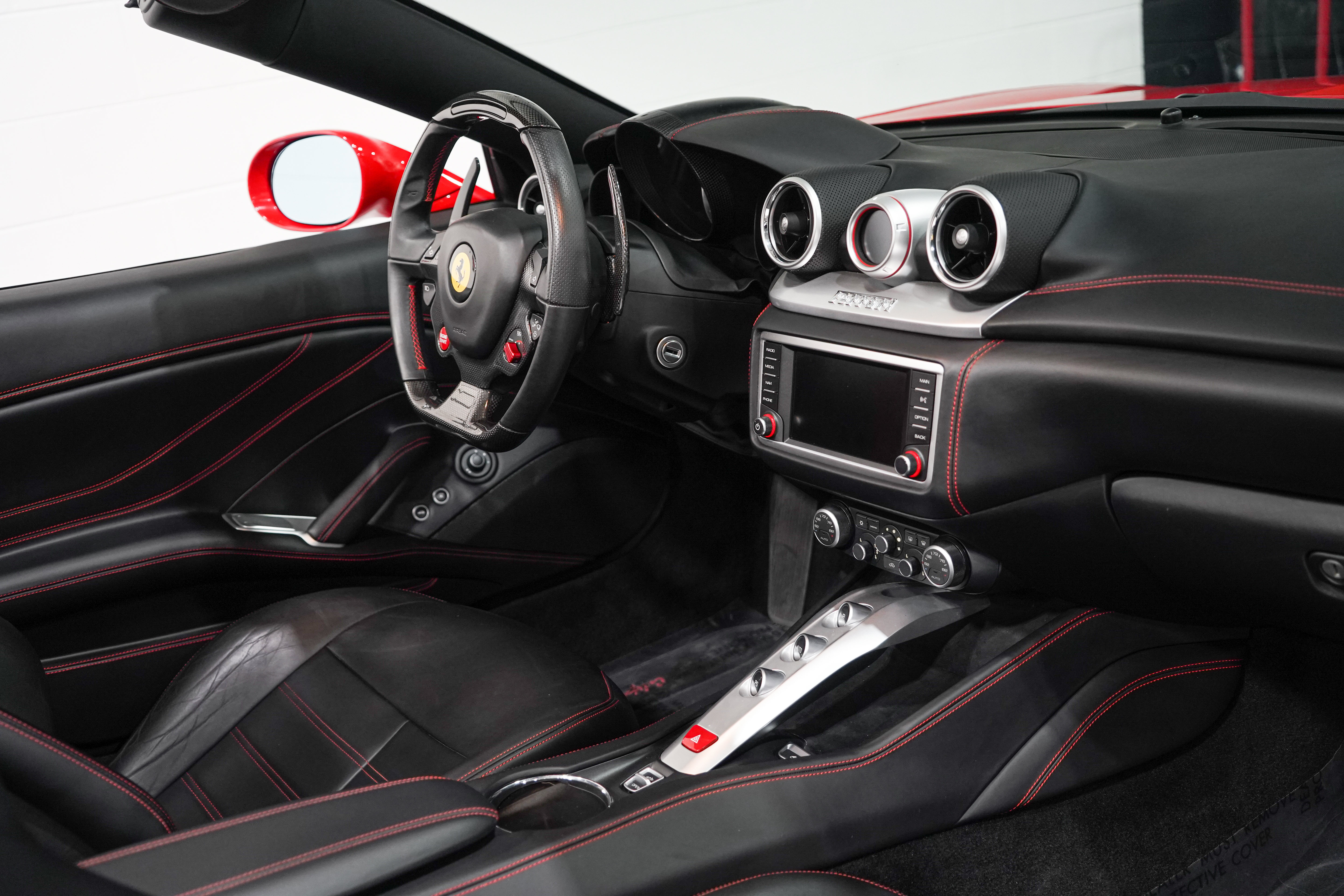 Used 2017 Ferrari California T RWD image 18