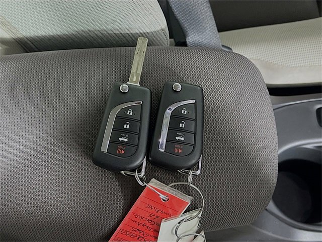 Used 2025 Toyota Corolla LE image 32