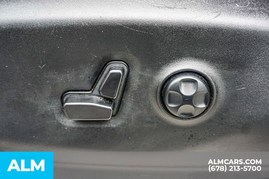 Used 2024 Chrysler Pacifica Select image 56