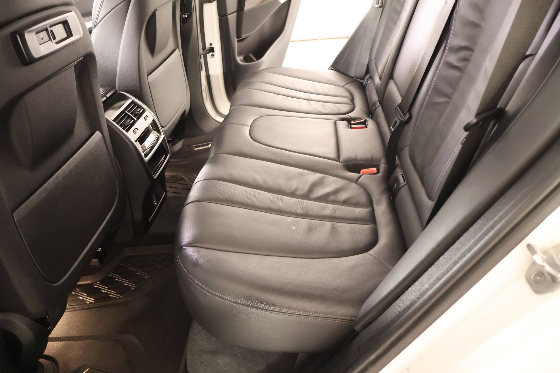Used 2019 BMW X5 xDrive40i w/ M Sport Package AWD/4WD image 13