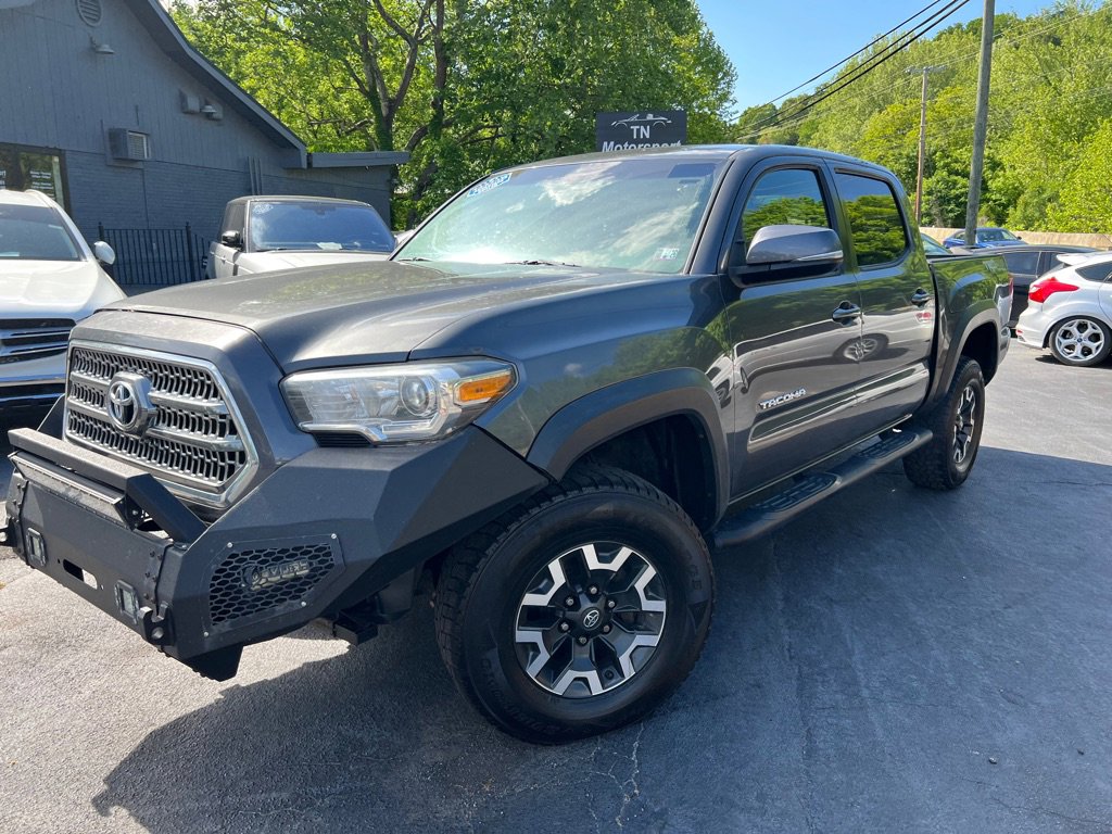 Used 2017 Toyota Tacoma TRD Off-Road image 9