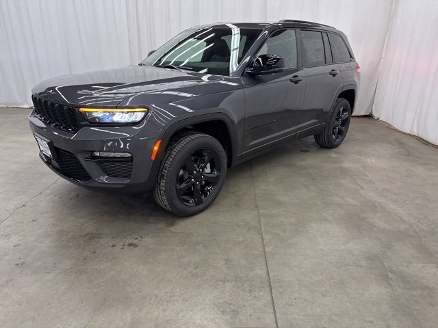 New 2025 Jeep Grand Cherokee Limited w/ Black Appearance Package image 3