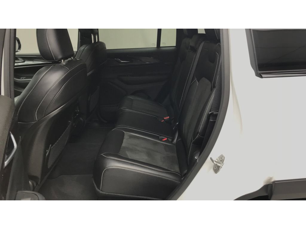 Used 2023 Jeep Grand Cherokee Altitude image 17