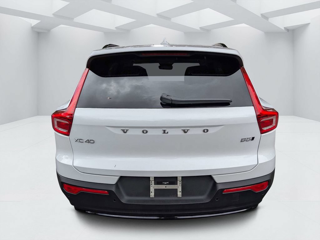 Certified 2026 Volvo XC40 B5 Plus AWD/4WD image 4