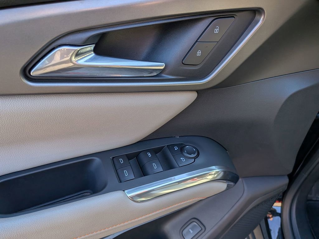 Certified 2025 Chevrolet Traverse LT image 12