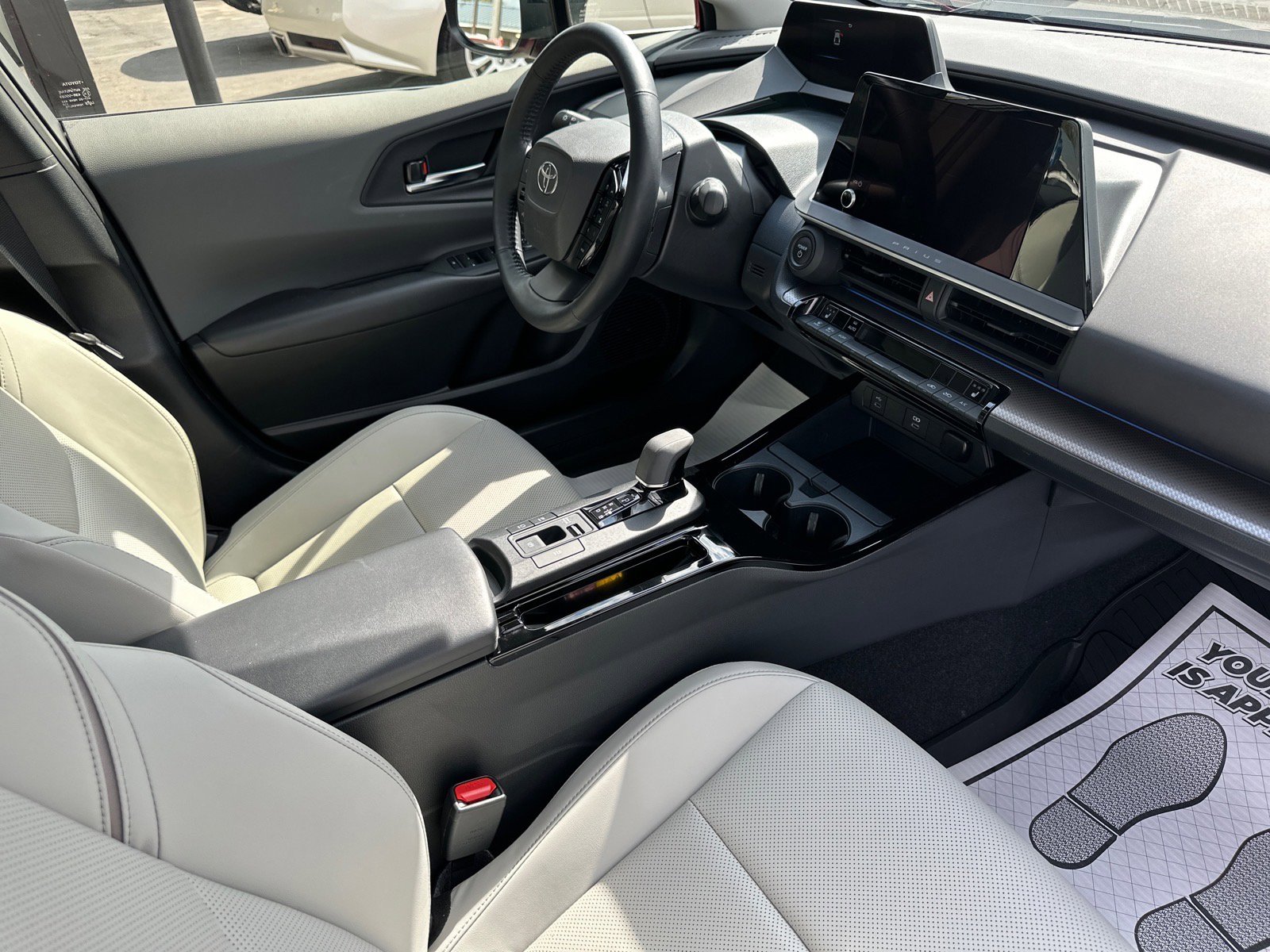 Used 2024 Toyota Prius XLE AWD/4WD image 29