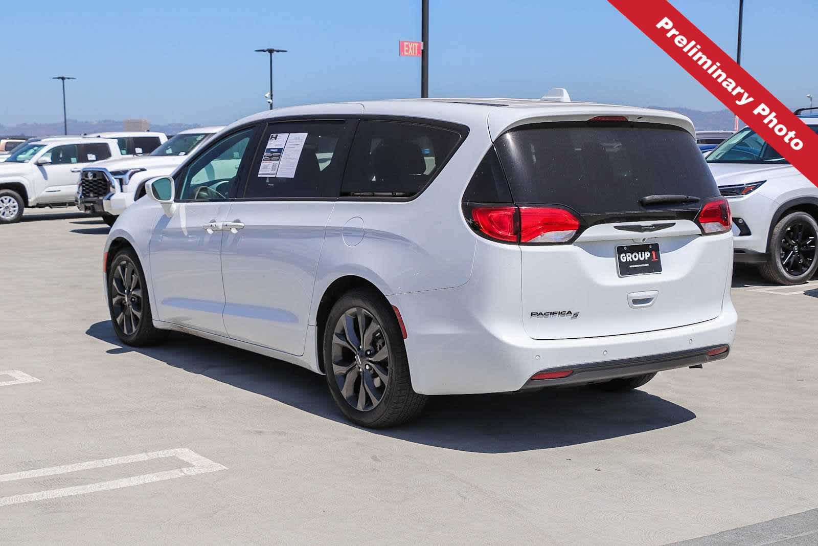Used 2018 Chrysler Pacifica Touring Plus w/ S Appearance Package FWD image 8