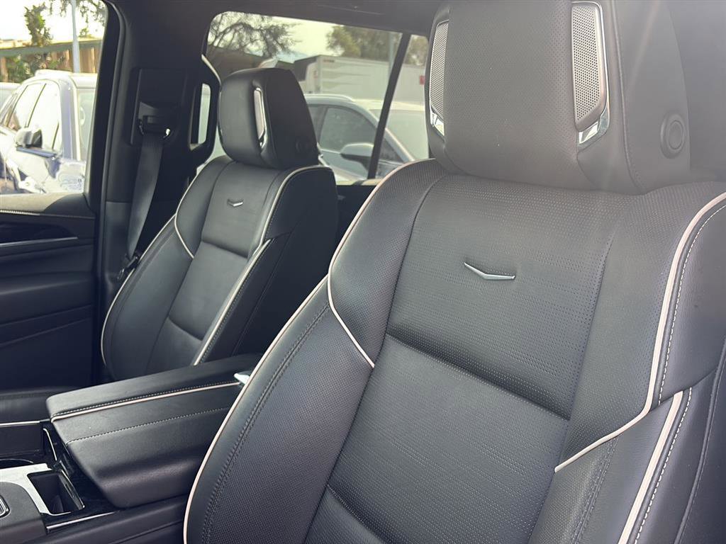 Used 2024 Cadillac Escalade Sport w/ LPO, ONYX Package image 11