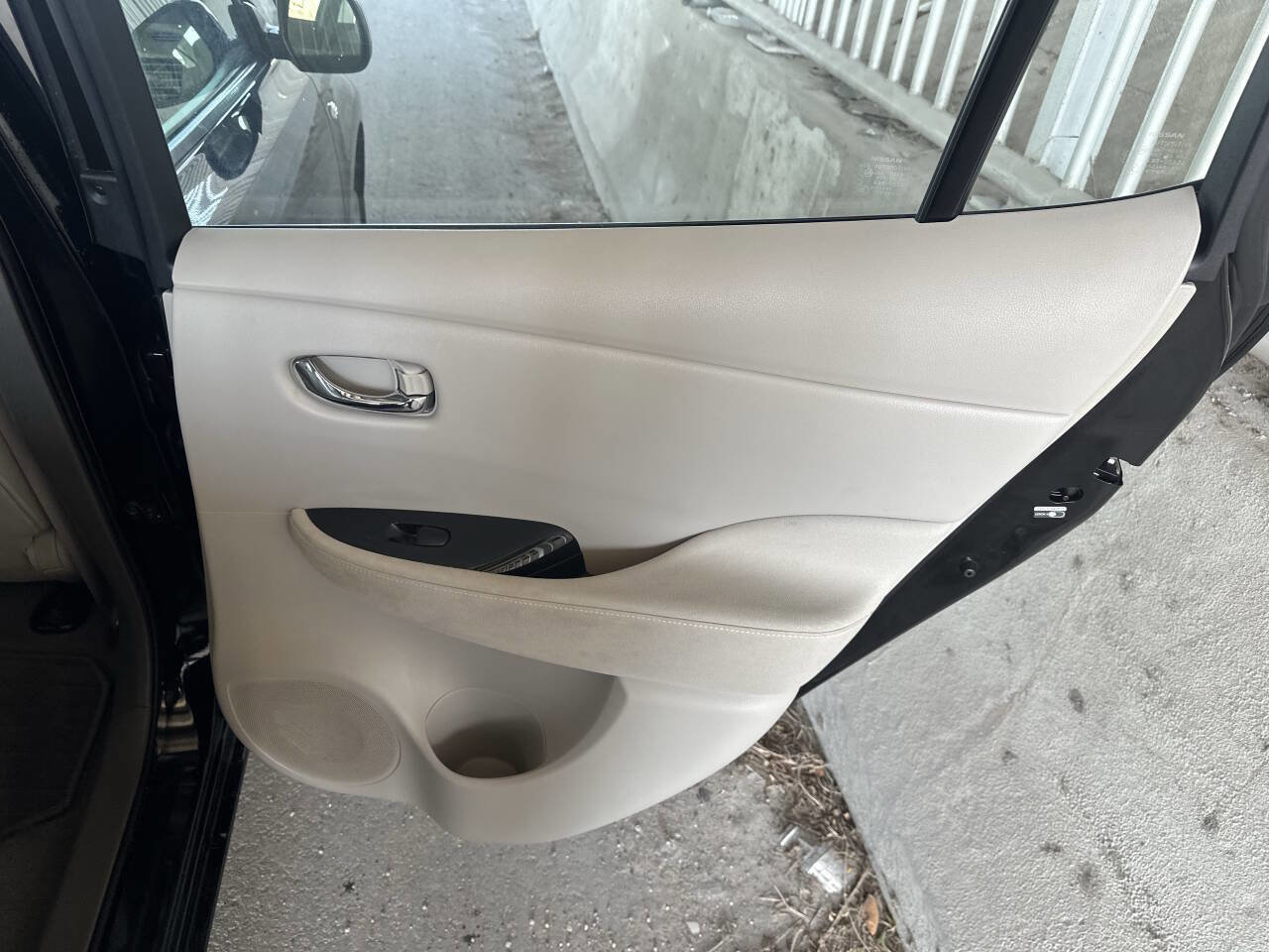 Used 2011 Nissan Leaf SL w/ Eco Design Pkg image 22