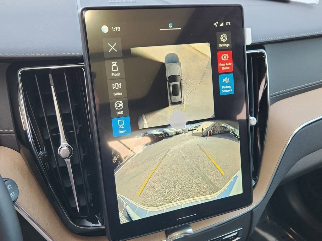 New 2026 Volvo XC60 B5 Ultra w/ Climate Package image 8