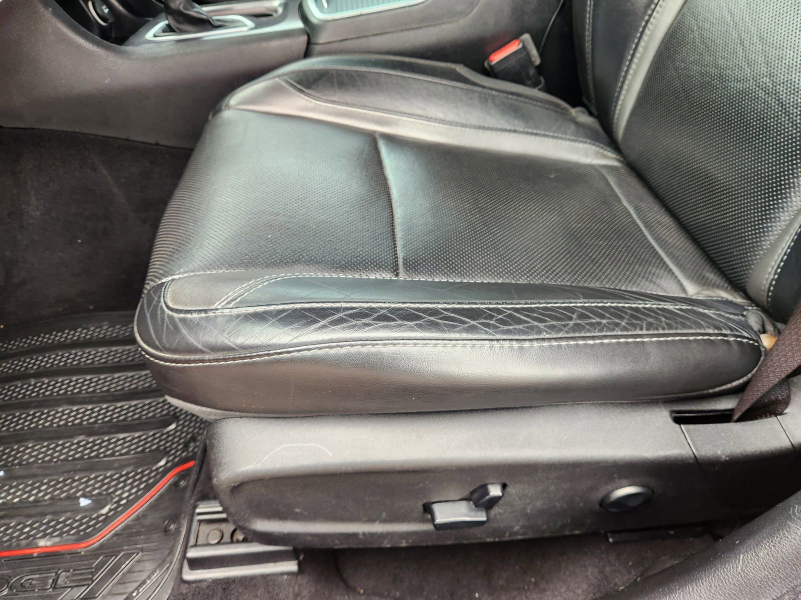 Used 2019 Dodge Charger SXT w/ Leather Interior Group RWD image 24