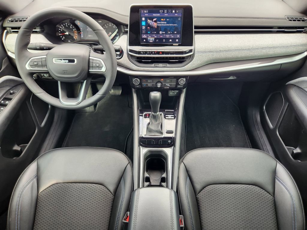 Used 2025 Jeep Compass Latitude AWD/4WD image 25