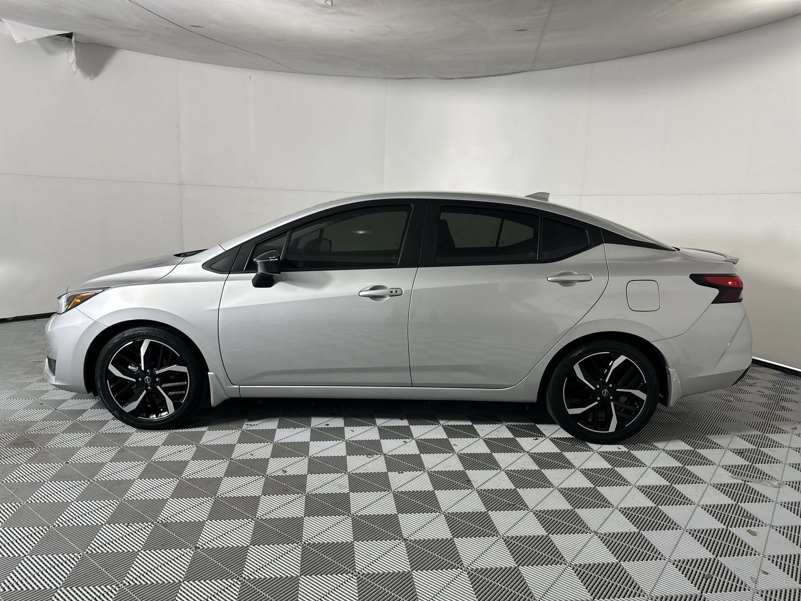 Certified 2024 Nissan Versa SR w/ Trunk Package FWD image 5