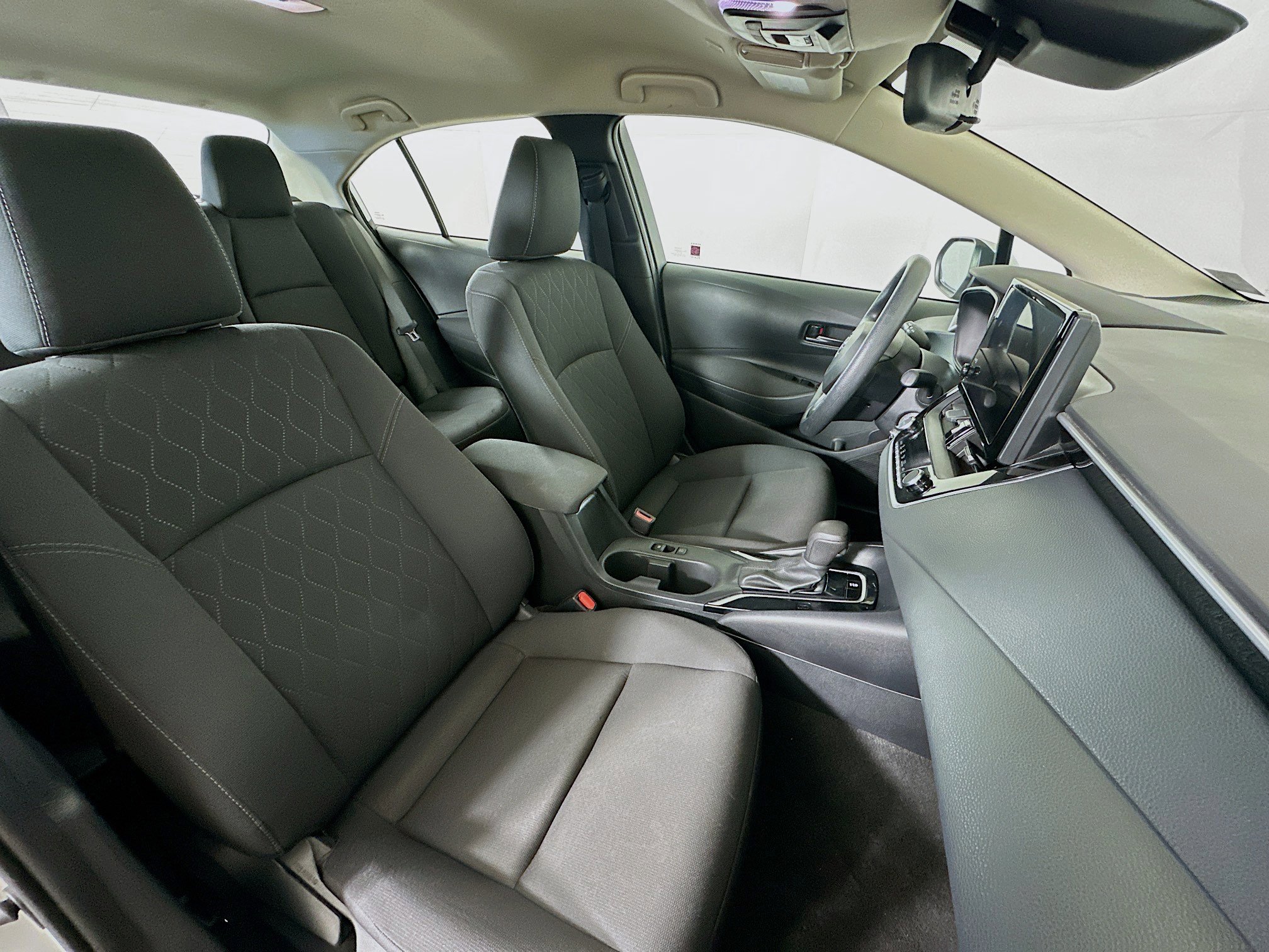 Used 2023 Toyota Corolla LE image 28