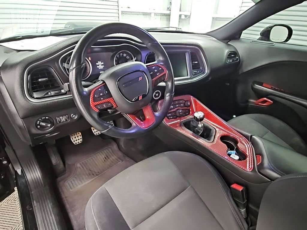 Used 2016 Dodge Challenger R/T image 12