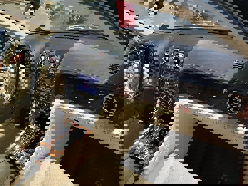 Used 2017 Bentley Bentayga image 34