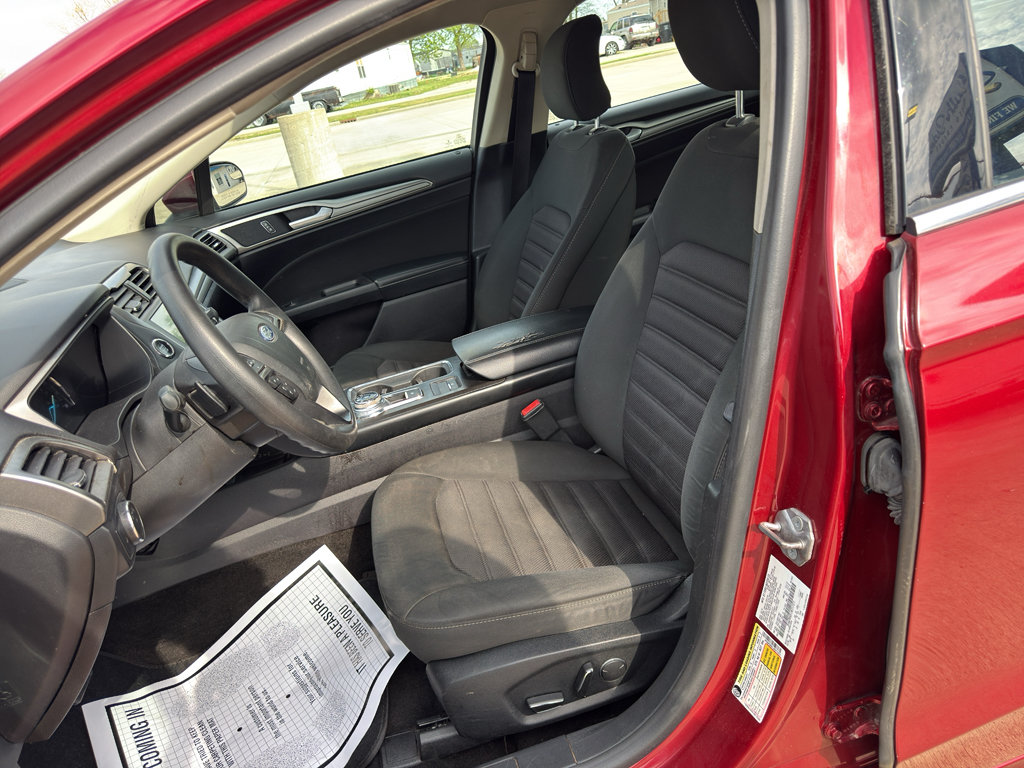 Used 2018 Ford Fusion SE w/ Fusion SE Technology Package FWD image 8