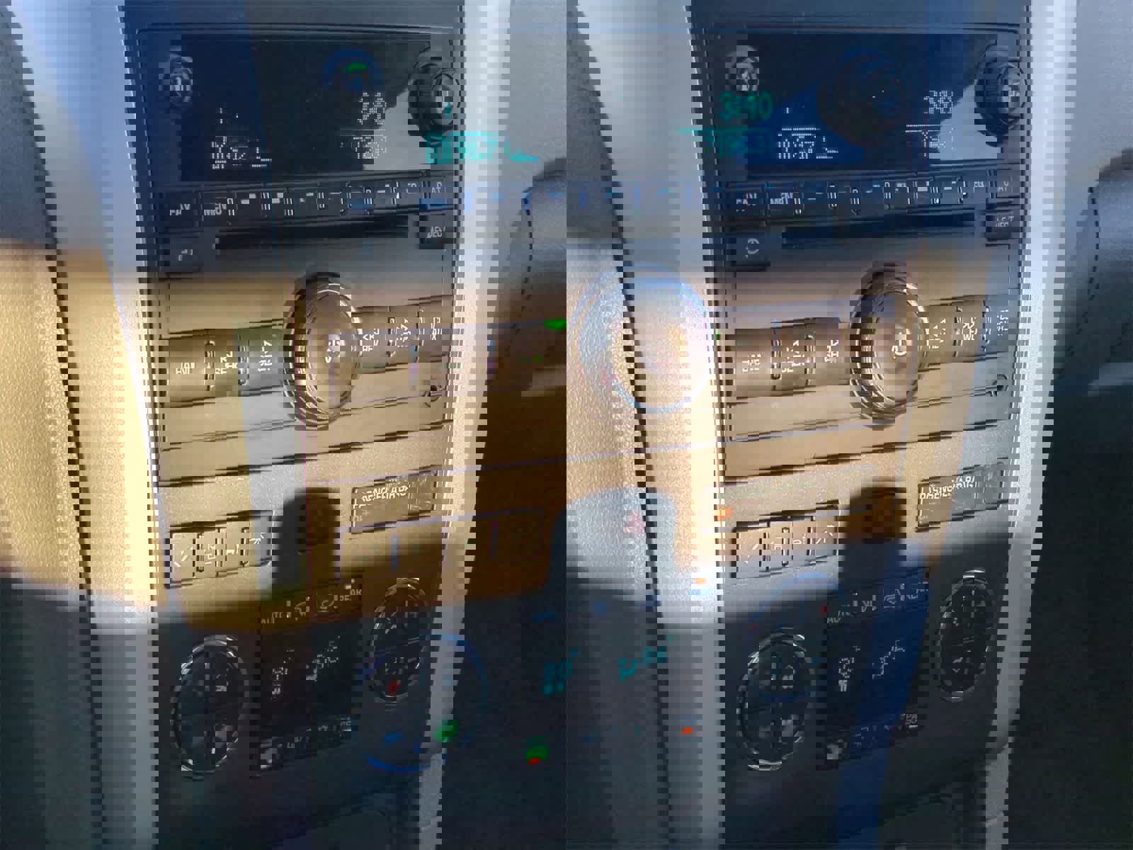 Used 2010 Chevrolet Traverse LT w/ Personal Connectivity Package image 29