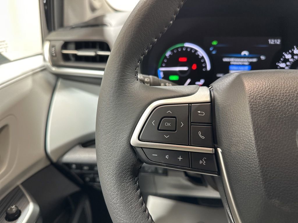 New 2026 Toyota Sienna XLE image 28